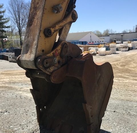 2010 CAT 336DL Excavator with Digging Bucket full